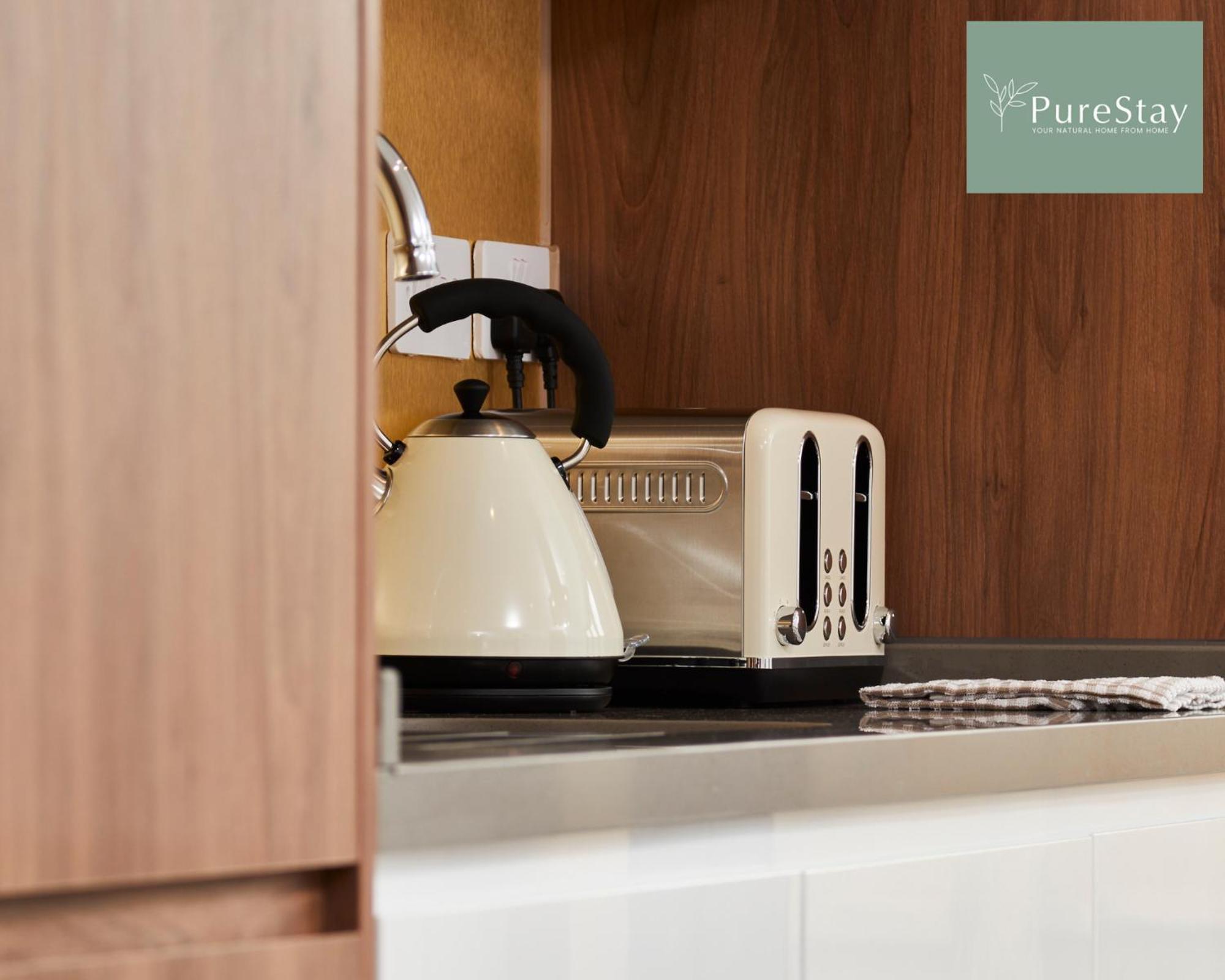 Stunning 5 Bed Manchester House With Parking By Purestay Short Lets & Serviced Accommodation Bagian luar foto