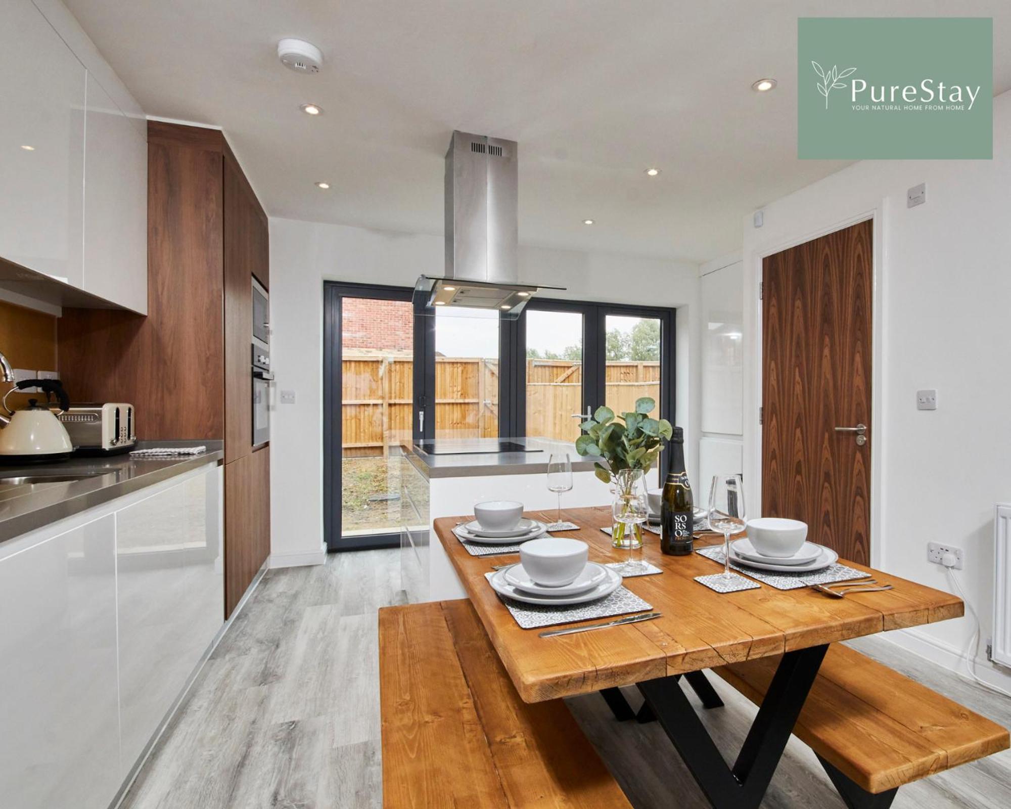 Stunning 5 Bed Manchester House With Parking By Purestay Short Lets & Serviced Accommodation Bagian luar foto