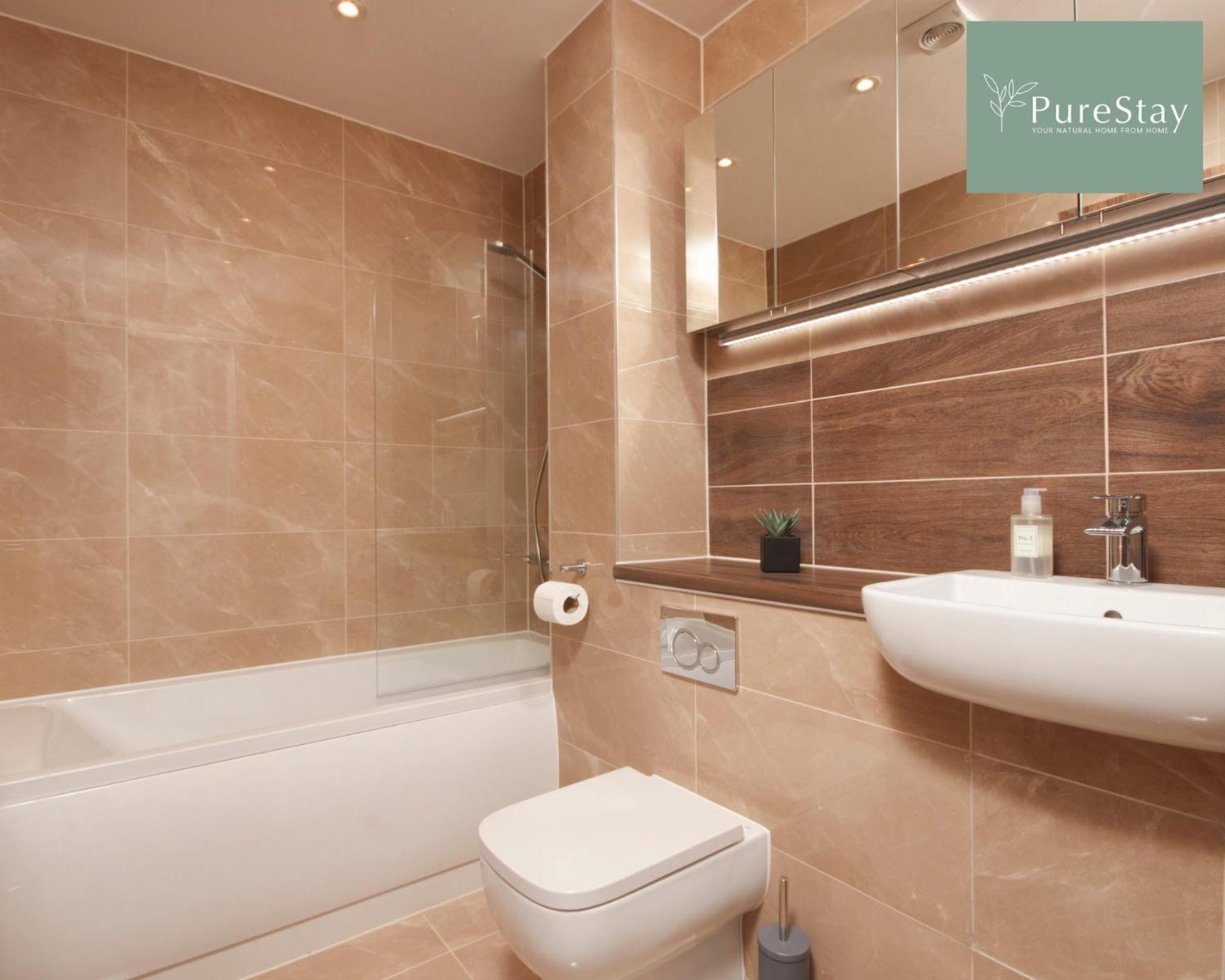 Stunning 5 Bed Manchester House With Parking By Purestay Short Lets & Serviced Accommodation Bagian luar foto
