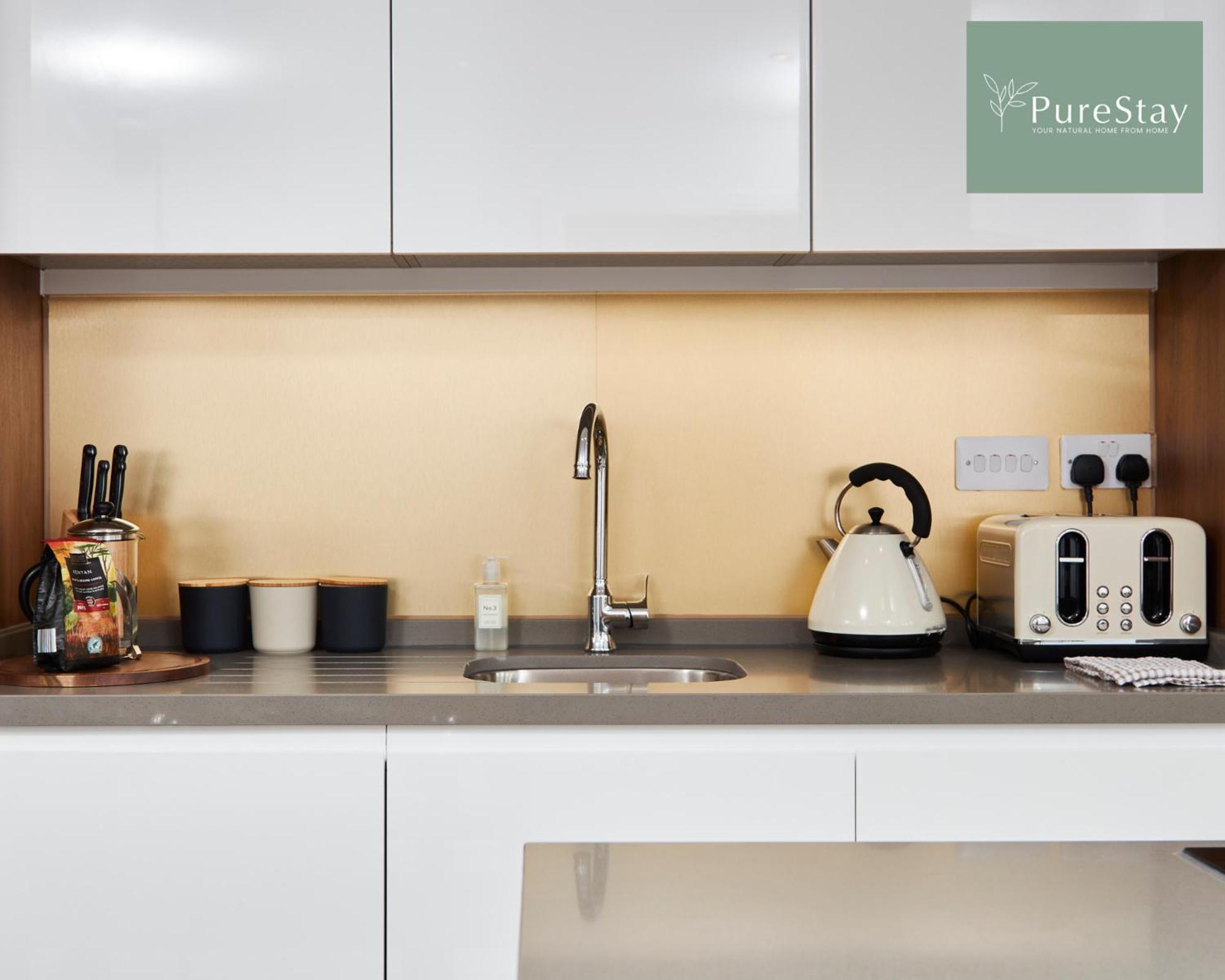 Stunning 5 Bed Manchester House With Parking By Purestay Short Lets & Serviced Accommodation Bagian luar foto